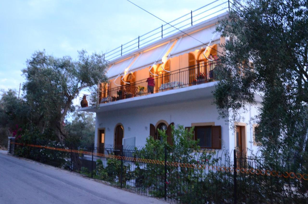 Natsios Apartments Vlachopoulatika ภายนอก รูปภาพ