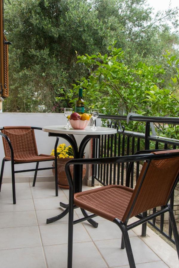 Natsios Apartments Vlachopoulatika ภายนอก รูปภาพ
