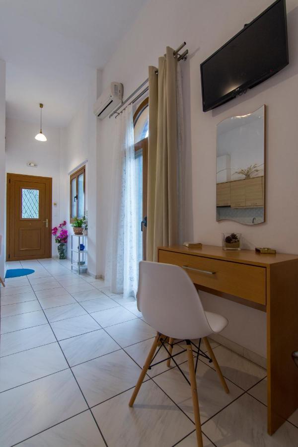 Natsios Apartments Vlachopoulatika ภายนอก รูปภาพ